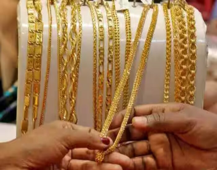700 रूपये सस्ता हुआ सोना, 1000 रूपये गिरा चांदी.