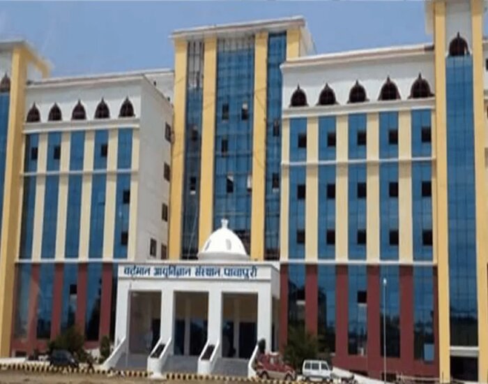 पावापुरी अस्पताल में महिला को नग्न हालात में घसीटा.