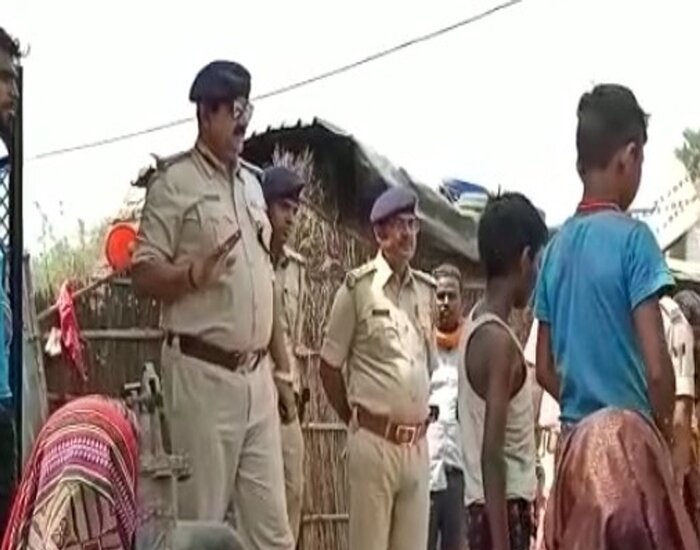 गोपालगंज में पुलिस फ़ोर्स पर ग्रामीणों का हमला.