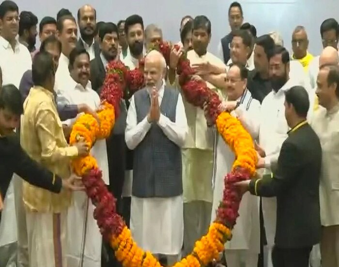 NDA के साथ मुकाबला के लिए तैयार है इंडिया.