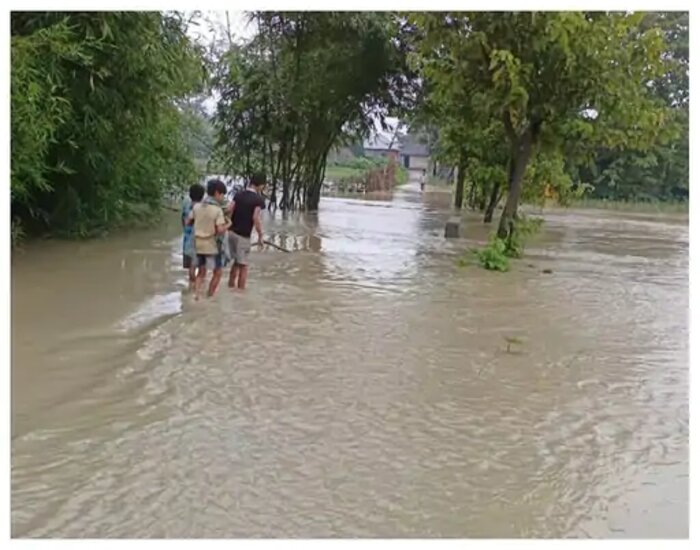 नेपाल ने छोड़ा पानी, उत्तर बिहार में बढ़ा बाढ़ का खतरा.