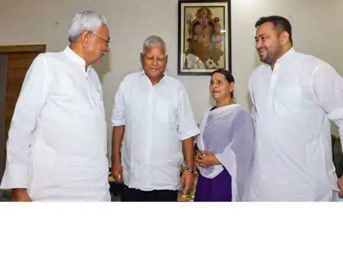 नीतीश से मिलने पहुंचे लालू यादव, होनेवाला है बड़ा खेला?