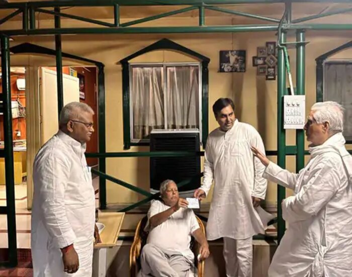 तेजस्वी यादव को मिल गया सोशल मीडिया का उस्ताद.