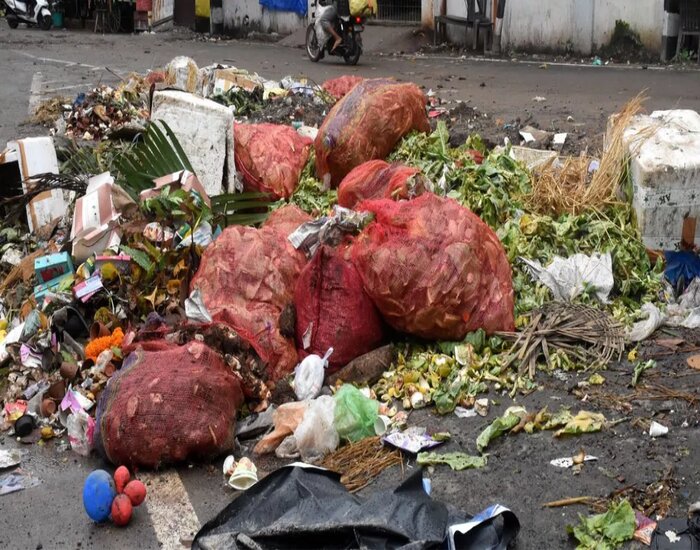 पटना नगर निगम कर्मियों की हड़ताल जारी.