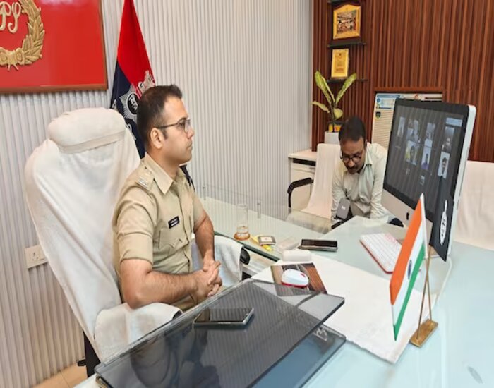 विदेशों से लोग बिहार में दर्ज करवा रहे शिकायत.