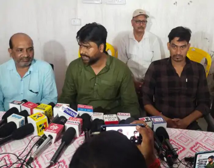 के.के.पाठक को शिक्षा विभाग से हटाने की मांग.