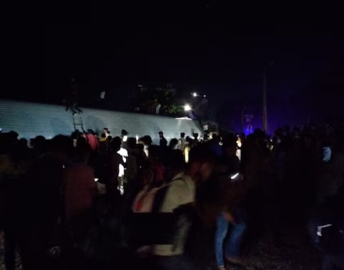 बिहार में ट्रेन हादसा, बेपटरी हुई नॉर्थ सामने आ गया नार्थ ईस्ट एक्सप्रेस दुर्घटना का सच. ईस्ट एक्सप्रेस.ट्रेन एक्सीडेंट क्या कोई साजिश है? जांच के आदेश.