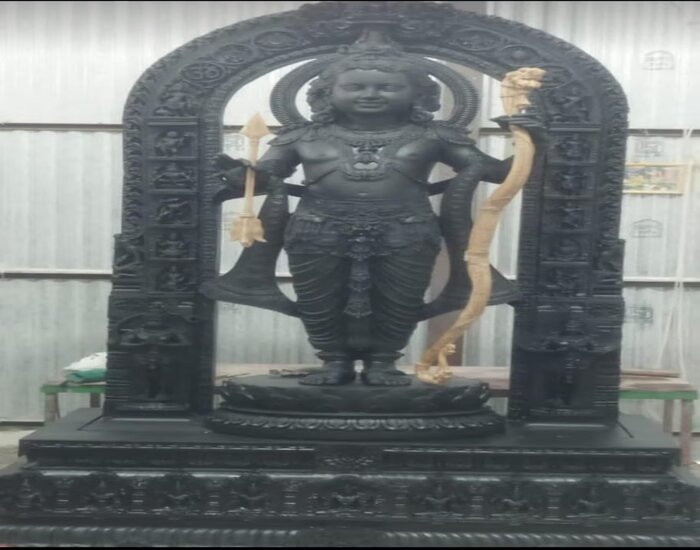 रामलला की मनमोहक मुस्कान, चेहरे से झलक रहा तेज.