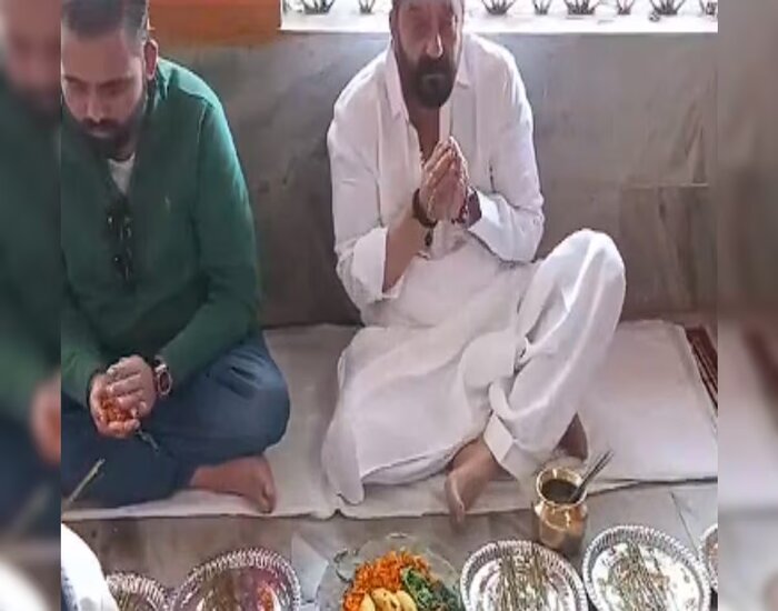 पूर्वजों का पिंडदान करने गया पहुंचे संजय दत्त.