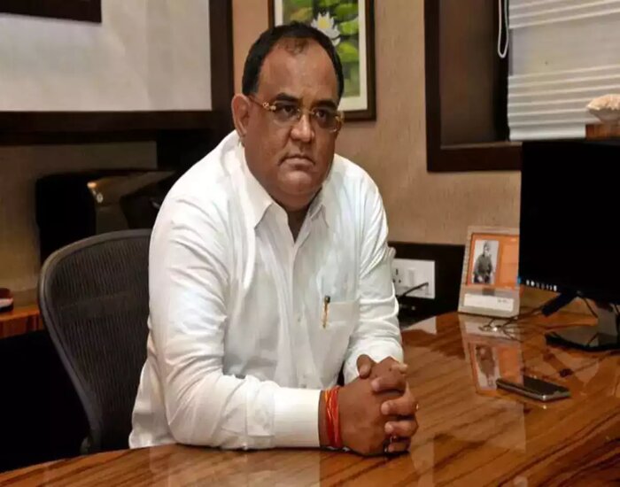 महाराजगंज के चुनाव में सच्चिदा के आने से लड़ाई दिलचस्प.