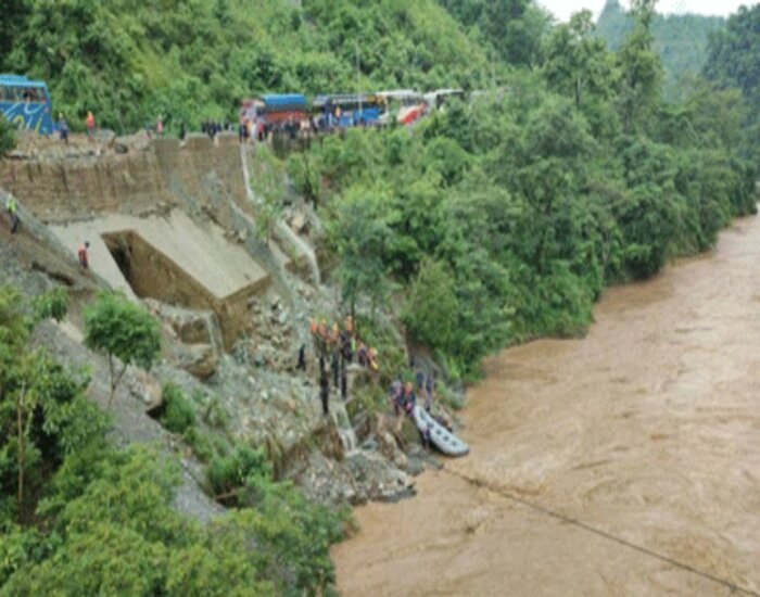 नेपाल में नदी में गिरी बस,38 लोगों के मौत की खबर.