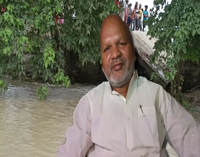  मंत्री जी के गांव जाने वाली सड़क की पुलिया ध्वस्त.