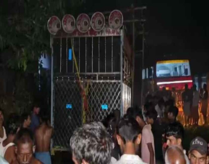 हाईटेंशन तार की चपेट में आकर 9 कांवरियों की मौत.