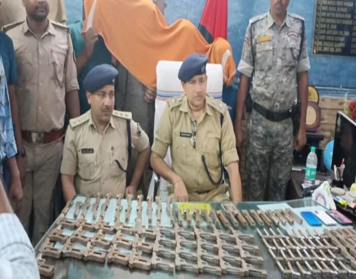 बक्सर में अवैध मिनी गन फैक्ट्री का पर्दाफाश, 7 गिरफ्तार.