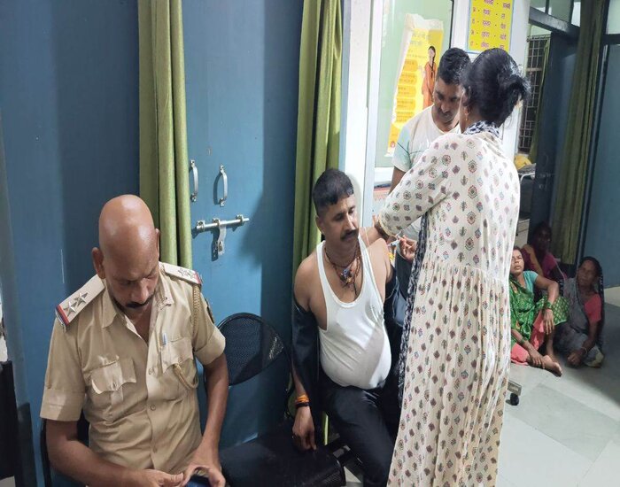 नालंदा में शराब तस्करों ने पुलिस टीम पर बोला हमला.