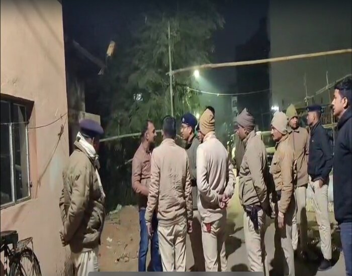 पटना के फुलवारी में जारी है पुलिस मुठभेड़, 2 डकैत मारे गये, दारोगा को लगी गोली.