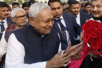 नीतीश कुमार के पायलट को किया गया निलंबित