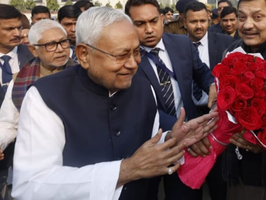 नीतीश कुमार के पायलट को किया गया निलंबित