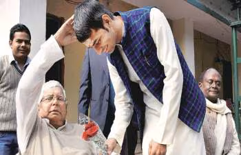 बार-बार ट्वीट कर लालू को क्यों परेशान कर रहे तेजप्रताप, जानिए असली वजह!