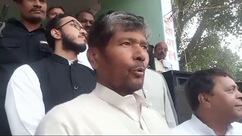पारस के घर दही-चूड़ा का भोज, लालू-नीतीश को आमंत्रण, होगा बड़ा फिर 'खेला?