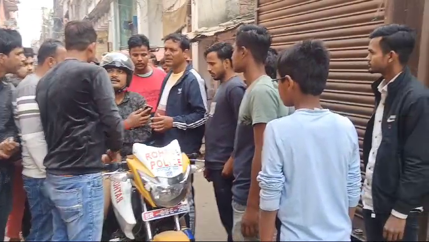 सासाराम में गोलीबारी से मचा हड़कंप, पपीता व्यवसाई के घर दबाव डालने पर आरोपियों ने चलायी गोलियां