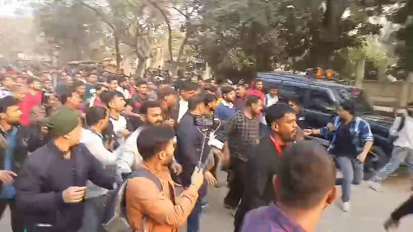 गांधी मैदान में भारी पुलिस तैनात, अभ्यर्थी भी पहुंचे, प्रशांत किशोर भी आएंगे, तनाव