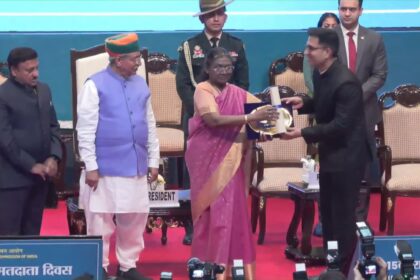 मोतिहारी के डीएम सौरभ जोरवाल को राष्ट्रपति ने किया सम्मानित