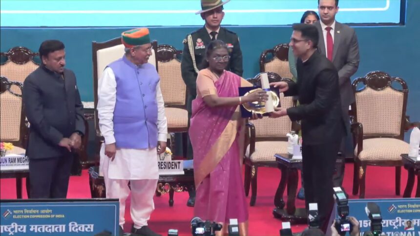 मोतिहारी के डीएम सौरभ जोरवाल को राष्ट्रपति ने किया सम्मानित