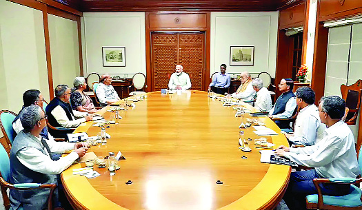 सरकारी कर्मचारियों को बड़ा तोहफा, केंद्र ने 8वें वेतन आयोग के गठन को दी मंजूरी