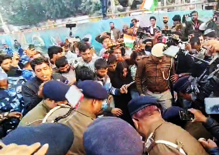 BPSC परीक्षा रद्द करने की मांग को लेकर फिर सड़क पर उतरे अभ्यर्थी, बेली रोड पर लगा जाम