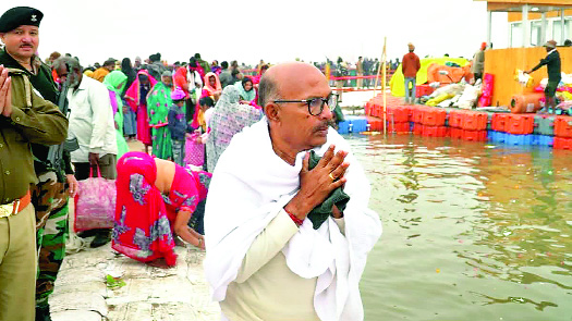 स्पीकर पहुंचे प्रयागराज, महाकुंभ में लगाई आस्था की डुबकी