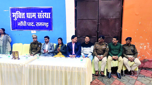 महात्मा गांधी आज भी अपने विचारों से देश का कर रहे मार्गदर्शन : DC