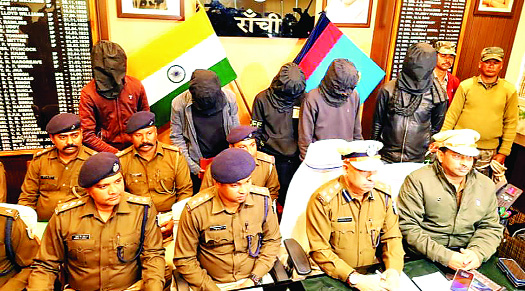 प्रेम-प्रसंग में भागी थी हिंदपीढ़ी की 2 बहनें, 5 गिरफ्तार