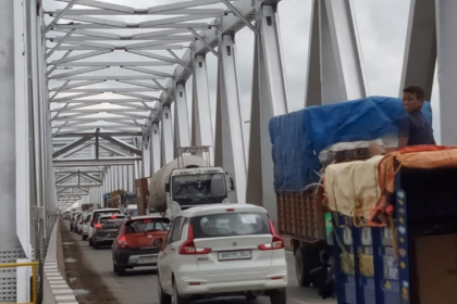 पटना में गांधी सेतु पर लंबा जाम, 7 से 8 घंटे फंसी गाड़ियां