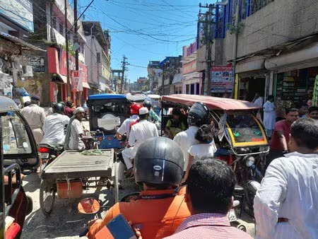 भोजपुर में करोड़ों का पुल, फिर भी जाम की समस्या