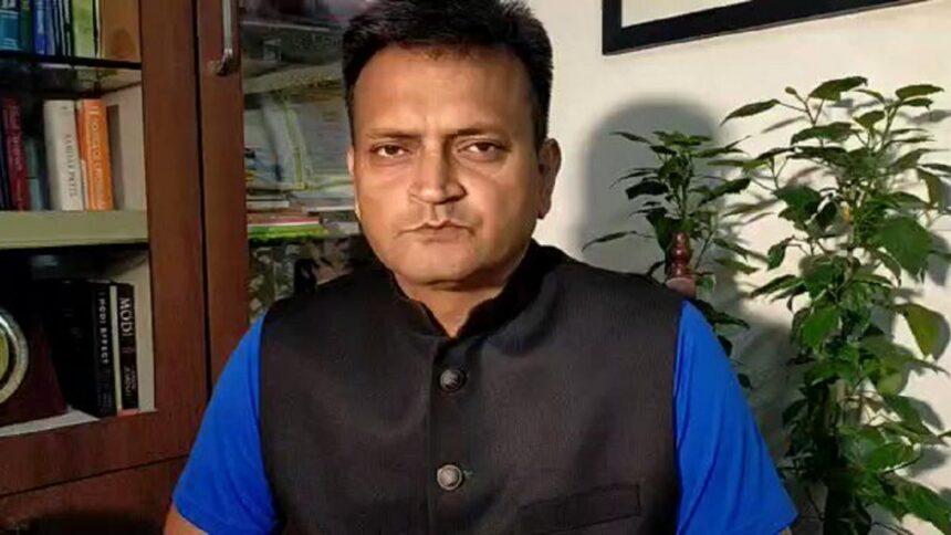 राहुल गांधी पागल, उनका सड़क पर घूमना देश की सुरक्षा के लिए गंभीर खतरा : अजय आलोक