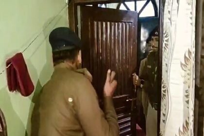 मोतिहारी में शराब माफिया के खिलाफ पुलिस की बड़ी कारवाई,उखाड़ दिया दरवाजा.