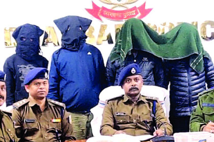 मधुबन कांड का मुख्य आरोपी कारु यादव अपने साथी के साथ गिरफ्तार