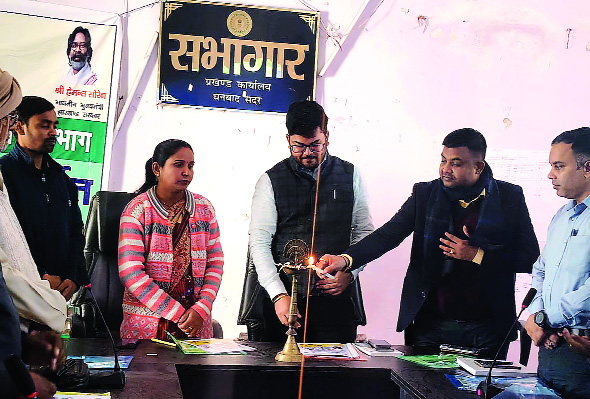 प्रवासी मजदूरों के निबंधन व लाभ हेतू प्रखंड में कार्यशाला का हुआ आयोजन