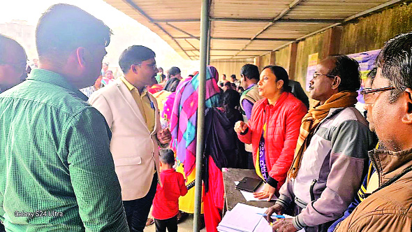 विस्थापित परिवारों को विभिन्न योजनाओं से लाभान्वित करने हेतु विशेष कैंप का हुआ आयोजन