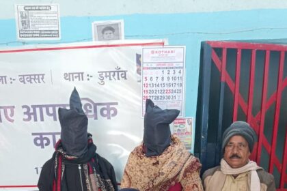 डुमरांव में अवैध हथियारों के साथ दो गिरफ्तार, देशी रिवॉल्वर और बाइक जब्त