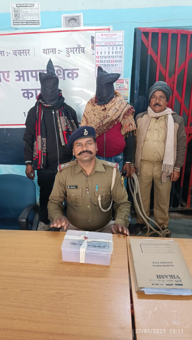 डुमरांव में अवैध हथियारों के साथ दो गिरफ्तार, देशी रिवॉल्वर और बाइक जब्त