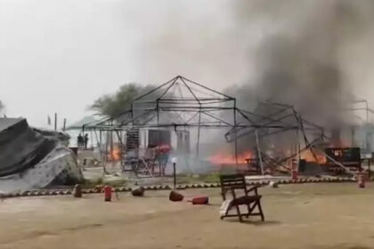 महाकुंभ मेले में फिर लगी भयावह आग, झूंसी छतनाग घाट के पास 15 टेंट जलकर खाक