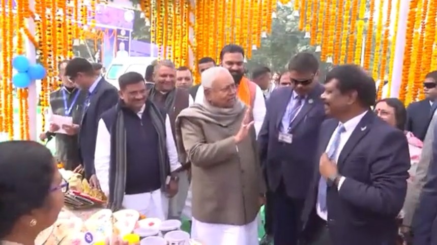 नीतीश ने आईएएस एस सिद्धार्थ को लगाई फटकार, कहा- कुछ नहीं जानते आप