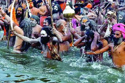 महाकुंभ में 5.76 करोड़ श्रद्धालुओं ने लगायी आस्था की डुबकी, भगदड़ में 30 की मौत