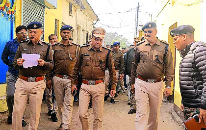 दुकानदार से 50 लाख की रंगदारी मांगने पहुंचे अपराधियों की पिटाई.