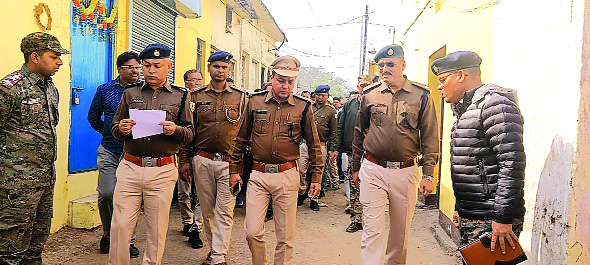 दुकानदार से 50 लाख की रंगदारी मांगने पहुंचे अपराधियों की पिटाई.