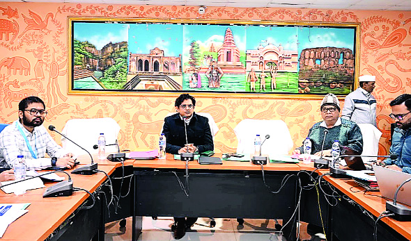 सभी स्वास्थ्य केंद्रों में आवश्यक चिकित्सा उपकरणों और दवाओं की उपलब्धता सुनिश्चित की जाए : उपायुक्त