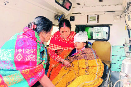 कुत्ते का आतंक : राहगीर व स्कूली छात्र-छात्रा को बना रहे हैं अपना शिकार