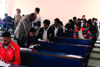 मॉडल कॉलेज में कदाचार मुक्त स्वच्छ व शांतिपूर्ण हुई परीक्षा